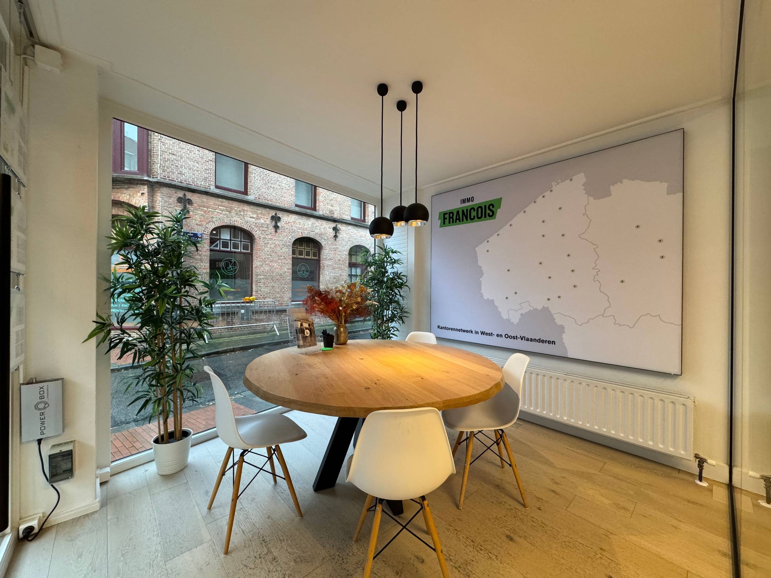 Uitstekend gelegen handelspand in hartje Izegem - foto 4