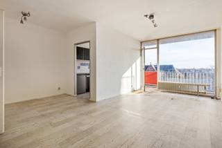 Te renoveren appartement met twee slaapkamers en terras te hartje Hoboken!Het appartement gelegen op de zesde verdieping is als volgt ingedeeld: via...
