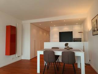 Deze ongemeubelde studio van 44 m2 is gelegen op de zesde verdieping van de Residentie North - sectie Santiago ( Zeedijk 137C ). <br /><br />De studio werd totaal gerenoveerd, stijlvol ingericht en kwaliteitsvol afgewerkt. (parket, natuursteen, structuurlak). Omvat een gezellige woonkamer met terras; een volledig ingerichte open keuken (vitrokeramische kookplaat, afzuigkap, koelkast, multifunctionele oven, vaatwasser ) met aansluitingsmogelijkheid voor wasmachine; een geïntegreerde kastenrij met ruim opbergvolume; een afzonderlijke badkamer met douche, lavabo en toilet. <br /><br />Bij de studio hoort ook een berging op kelderniveau. <br /><br />De Residentie North is een degelijk traditioneel gebouw, waarvan de gemeenschappelijke delen goed worden onderhouden en grotendeels zijn gerenoveerd: inkom, liften, traphalls, verlichting, toe- en afvoerleidingen, de voorgevels en de geïsoleerde dakbedekking. <br /><br />De Residentie is bijzonder gunstig gelegen en gemakkelijk bereikbaar zowel met de wagen (parkeermogelijkheden in de buurt) als met openbaar vervoer ( bus, tramhalte om de hoek ). <br />Op wandelafstand: winkelcentra, restaurants, sportinfrastructuur, zwembad, fitness, Kinepolis,......... <br />Gunstig EPC: 150 kwh/m2 en blanco-asbestattest en perfect elektriciteitsattest.