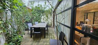 Lichte kantoren met terras en patio, ideaal gelegen in het hart van Sint-Gillis, dicht bij de Louizalaan en het openbaar vervoer.Bied uw bedrijf een...