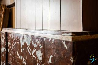 <p>Te koop in Pajottegem! <br />Bent u op zoek naar een ruime woning met authentiek karakter, waar rust, natuur en comfort samenkomen? <br />Dan is deze charmante eigendom precies wat u zoekt.</p>
De eigendom, gelegen langs een vlotte verbindingsweg en omgeven door uitgestrekte velden, biedt u een unieke combinatie van landelijke charme en praktische bereikbaarheid. Het perceel baadt in het groen en garandeert u een prachtig uitzicht over de omliggende akkers en weilanden.<br /><br /><strong>Praktische info: </strong><br />
<ul>
<li>4 slaapkamers</li>
<li>Ruime garage 62m2</li>
<li>Praktijkruimte (bijgebouw)</li>
</ul>
<p><strong>Troeven van deze woning:</strong></p>
<ul>
<li>
<p>Authentieke bouwstijl met karaktervolle gevel in baksteen en een klassiek zadeldak.</p>
</li>
<li>
<p>Ruime bewoonbare oppervlakte, ideaal voor een groot gezin of voor wie extra werk- of hobbyruimte wenst.</p>
</li>
<li>
<p>Mooie tuin, waar u volop kan genieten van rust en natuur.</p>
</li>
<li>
<p>Praktische ligging: rustig en landelijk, maar toch op korte afstand van winkels, scholen en invalswegen.</p>
</li>
<li>
<p>Tal van mogelijkheden om de woning volledig naar eigen smaak en noden in te richten.</p>
</li>
</ul>
<p>Of u nu op zoek bent naar een warme gezinswoning of een eigendom met mogelijkheden voor een zelfstandige activiteit of hobbyruimte – dit pand biedt u eindeloze kansen.</p>
<p>Laat u verrassen door de charme, de ruimte en het prachtige uitzicht dat deze woning u te bieden heeft.<br />De vermelde prijs is een richtprijs.</p>