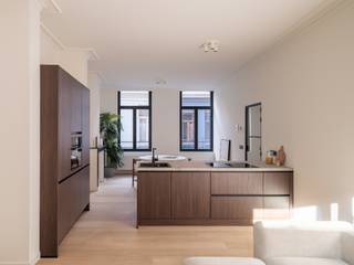 Stijlvol gerenoveerd 2-slaapkamerappartement met zonnig terras in het centrum van GentVoor bezoekaanvragen: info@carloeggermont.beDit lichtrijke...