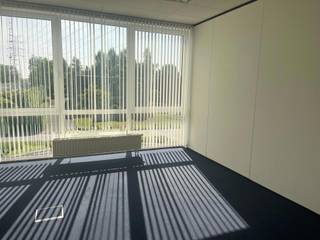 Polyvalent bedrijfsgebouw : 591m² kantoren te huur op een strategische locatie te Schelle nabij de A12 Antwerpen-Brussel. Voldoende parking voor personenwagens.<br /><br />
<p>-gelijkvloers kantoor 280m² (297m² - 14,4m² v.d. traphal naar het eerste verdiep - 3 m² thv inkom)</p>
<p>of</p>
<p>-met gelijkvloers en 1<sup>ste</sup> verdiep 591 m²<br /><br />Wanneer een huurder gelijkvloers en 1<sup>ste</sup> verdiep kantoren wenst te huren dat de trapzaal kan worden open gemaakt intern.</p>