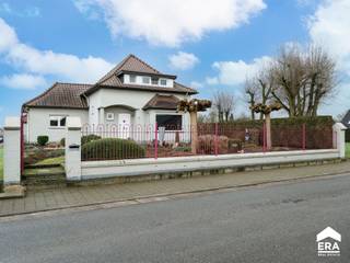 Te koop: charmante woning in het centrum van Pelt, op korte afstand van alle voorzieningen.Deze goed onderhouden woning biedt een comfortabele...