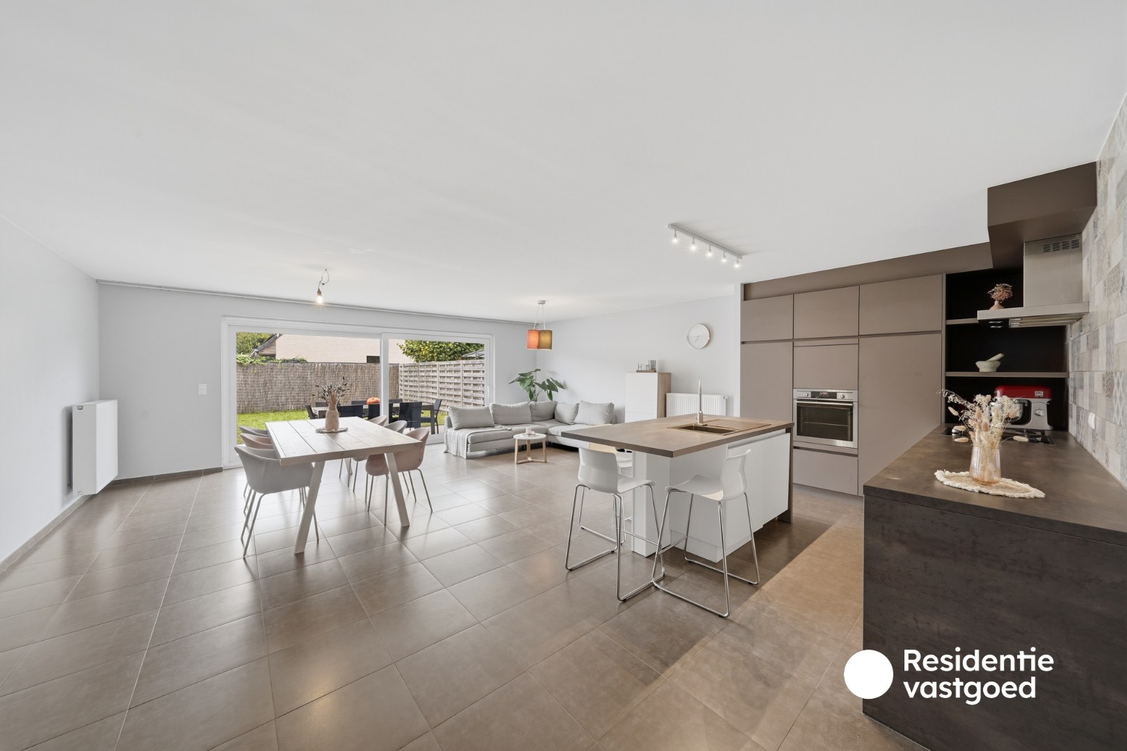 Recente en instapklare woning met 3 slaapkamers, garage en tuin te Zandvoorde! - foto 4