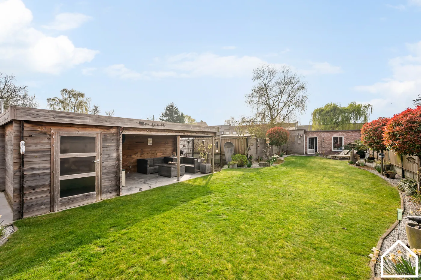 GROTE WONING OP 536M² MET 4SLPKS (6 MOGELIJK), 2BADKAMERS, GARAGE EN ZUIDGERICHTE TUIN - foto 2