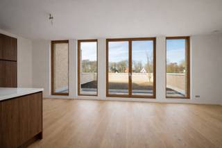 <div>
<p><strong>Ligging Gouwy</strong><br />Project Gouwy ligt in Sint-Martens-Latem, een groene en rustige omgeving die bekend staat om haar exclusieve woonkwaliteit. De woningen bevinden zich bovenop twee nieuwe commerciële handelsruimtes, waardoor bewoners profiteren van een centrale ligging én volledige privacy. De omliggende groenzones in Gouwy vormen een natuurlijke buffer en creëren een serene woonbeleving op hoogte.</p>
<p><strong>Project Gouwy</strong><br />Het project Gouwy omvat zestien woningen, waaronder zes duplexen, met oppervlaktes van 62 m² tot 172 m² en keuze uit één, twee of drie slaapkamers. Ruime terrastuinen tot 66 m² en dakterrassen met 180° zicht versterken de openheid en het buitengevoel. De oplevering van Gouwy is gepland voor maart 2026.</p>
<p>Het ontwerp van Gouwy van Bontinck Architecture &amp; Engineering legt de nadruk op licht, ruimte en verfijnde lijnen. Grote glaspartijen, speelse volumes en hooggelegen woonruimtes creëren een vernieuwend architecturaal geheel met maximale beleving en privacy.</p>
<p>Elke woning is uitgerust met een lucht/water-warmtepomp, vloerverwarming met passieve koeling, individuele zonnepanelen en ventilatiesysteem D. Superisolerende beglazing en een doorgedreven energieconcept zorgen voor een zeer lage energievraag.</p>
<p>Gouwy combineert rust, uitzicht, groen en hedendaags comfort. Het project Gouwy is duurzaam, stijlvol en volledig klaar voor een toekomstgerichte woonervaring.</p>
</div>
<div>Nieuw voor investeerders : het 6% BTW-tarief geldt nu ook voor aankopen die gedurende 15 jaar verhuurd worden (onder de toepasselijke wettelijke voorwaarden). Dat verlaagt de aankoopkost en kan uw netto-rendement aanzienlijk verbeteren.<br /><br />De foto’s van de appartementen zijn gemaakt op locatie, maar nadien bijgewerkt. Hierdoor kunnen bepaalde details afwijken van de werkelijke situatie. De afbeeldingen zijn bedoeld om een realistisch beeld te geven van de ruimtes en mogelijkheden.
<div>
<div>
<div>
<div>
<div>
<div>
<div>
<div>
<div>
<div>
<div>
<div>
<div>
<div>
<div>
<div>
<div>
<div>
<div>
<div>
<div>
<div>
<div>
<div>
<div>
<div>
<div>
<div>
<div>
<blockquote><u></u></blockquote>
</div>
</div>
</div>
</div>
</div>
</div>
</div>
</div>
</div>
</div>
</div>
</div>
</div>
</div>
</div>
</div>
</div>
</div>
</div>
</div>
</div>
</div>
</div>
</div>
</div>
</div>
</div>
</div>
</div>
</div>
<div>Contacteer Krista voor meer info op 0470 70 72 26</div>