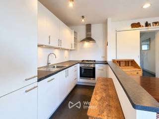 <p>Tel.: 0456 89 12 70 / E-mail: noah.c@weinvest.be<br /><br />We Invest stelt u met plezier en exclusief dit mooie appartement van 80 m² voor, gelegen aan de Lorrainstraat 24 in Molenbeek.<br /><br />Het appartement is ideaal gelegen in de wijk Tour & Taxis en geniet van een praktische ligging, vlak bij het openbaar vervoer. Hierdoor bereikt u gemakkelijk het centrum van Brussel en de belangrijkste invalswegen. De buurt biedt een levendige woonomgeving met tal van winkels, restaurants en andere voorzieningen in de onmiddellijke omgeving.<br /><br />Het appartement bestaat uit een aangename woonkamer, twee volwaardige slaapkamers en een derde, kleinere slaapkamer die ideaal is als bureau of dressing. Daarnaast beschikt het appartement over een terras en een balkon, waar u dagelijks kunt genieten van de buitenruimte.<br /><br />Het gebouw beschikt niet over een lift.<br /><br />Een privatieve kelder en een fietsenberging zijn eveneens inbegrepen!<br /><br />Huurprijs: € 1.500/maand<br />EPC: G<br /><br />Beschikbaar vanaf 1 december.<br /><br />Mis deze kans niet! Ontdek meer exclusieve panden op www.weinvest.be</p>