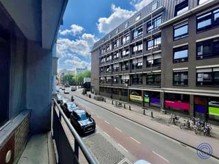 Informatie studioDeze studio heeft een fantastisch potentieel als je er wat liefde in steekt! Dit is een ideale uitvalsbasis of gedroomde...
