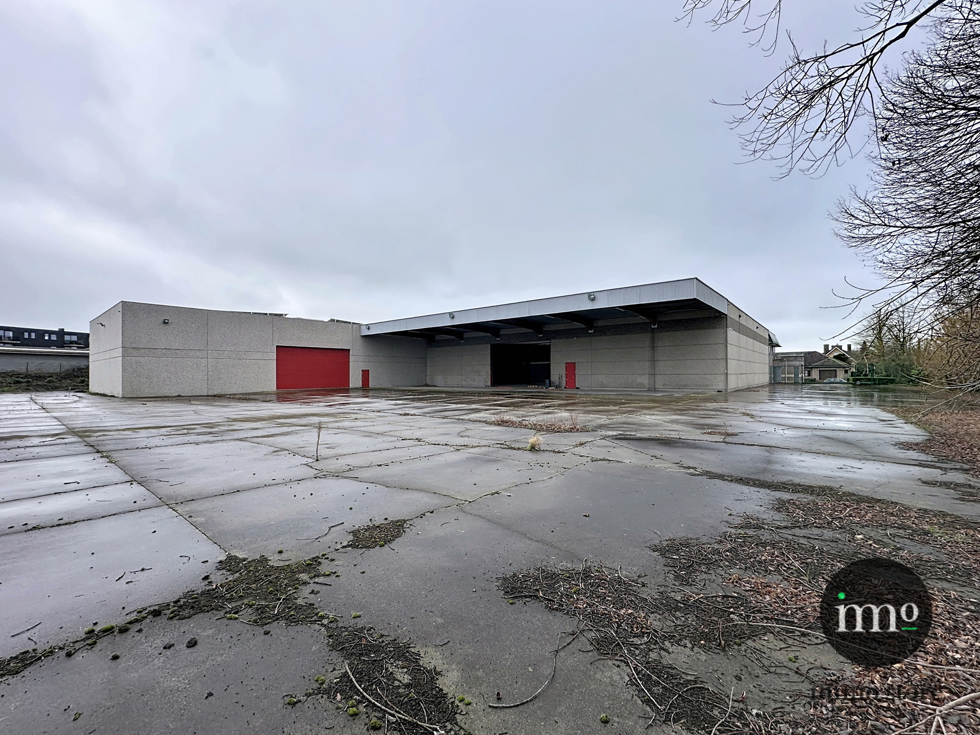 Opslagruimte, commerciële ruimte, burelen en 2 appartementen - foto 2