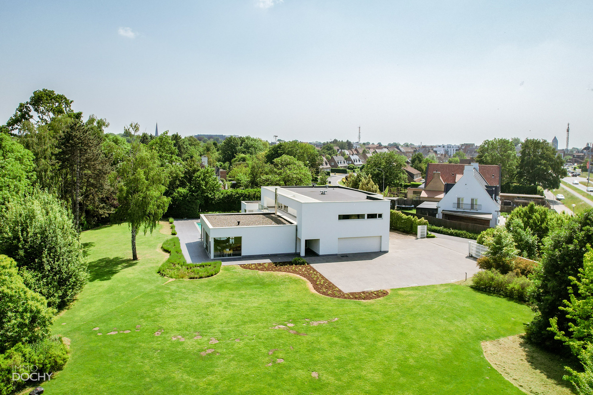 Centraal gelegen moderne ruime villa met appartement of burelen op ca. 5.664m² - foto 4