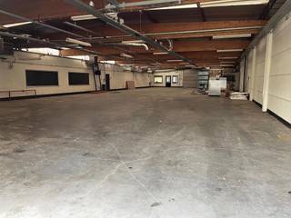 Magazijn 580m² met kantoorruimte van ca. 50m²Het magazijn is beperkt in de hoogte tot ca. 4mGelegen in de industriezone van Heist op den BergExtra...