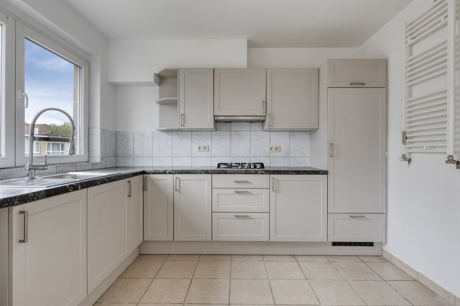 Twee-slaapkamerappartement met balkon en lift. - foto 5