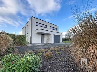 EIGENTIJDSE VILLA MET BIJKOMEND VERGUND TINY HOUSE IN TESSENDERLO Dit moderne, energiebesparende huis te Tessenderlo biedt alles wat u zich in een...