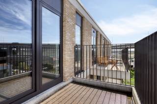 <p>Welkom in het project City Gate Machelen, een mixed woonproject voor zowel bewoning als investering. Met ons mooie aanbod aan kwalitatieve appartementen, geniet u van toegankelijke instapprijzen en een groot marktpotentieel in een toekomstbuurt aan de rand van Brussel. Dankzij de nabijheid van het openbaar vervoer en dichtbijgelegen stations is Machelen één van de toppers op vlak van bereikbaarheid voor pendelaars. En ook automobilisten die dagelijks richting Brussel trekken, zitten hier goed. Machelen heeft een vlotte ontsluiting richting de Brusselse Ring en wordt doorkruist door talrijke andere invalswegen. Steden zoals Brussel, Mechelen, Antwerpen, Vilvoorde en Leuven zijn zo vlot bereikbaar. City Gate omvat een uniek en divers aanbod, van betaalbare appartementen tot ruime penthouses. Deze appartementen zijn volledig instapklaar tegen de akte. In uw appartement geniet u van het nodige comfort, ook in de keuken en badkamer. City Gate zorgt zo voor een instapklare woonst waar u zich meteen thuis voelt. Komt u hierzelf wonen dan kan u onder bepaalde voorwaarden genieten van 6 % btw in plaats van 21 %. Ook investeerders vinden hier een gamma aan appartementen met onmiddellijk rendement! </p><p>Intereresse? Neem dan snel contact op voor een afspraak in onze modelappartementen. Het kantoor van Altro Brussel is gelegen in dit nieuwbouwproject.</p>