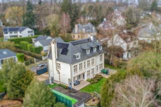 Située sur la prestigieuse et verdoyante Avenue Blücher, l’une des adresses les plus illustres et convoitées d’Uccle, nous avons l'honneur de...