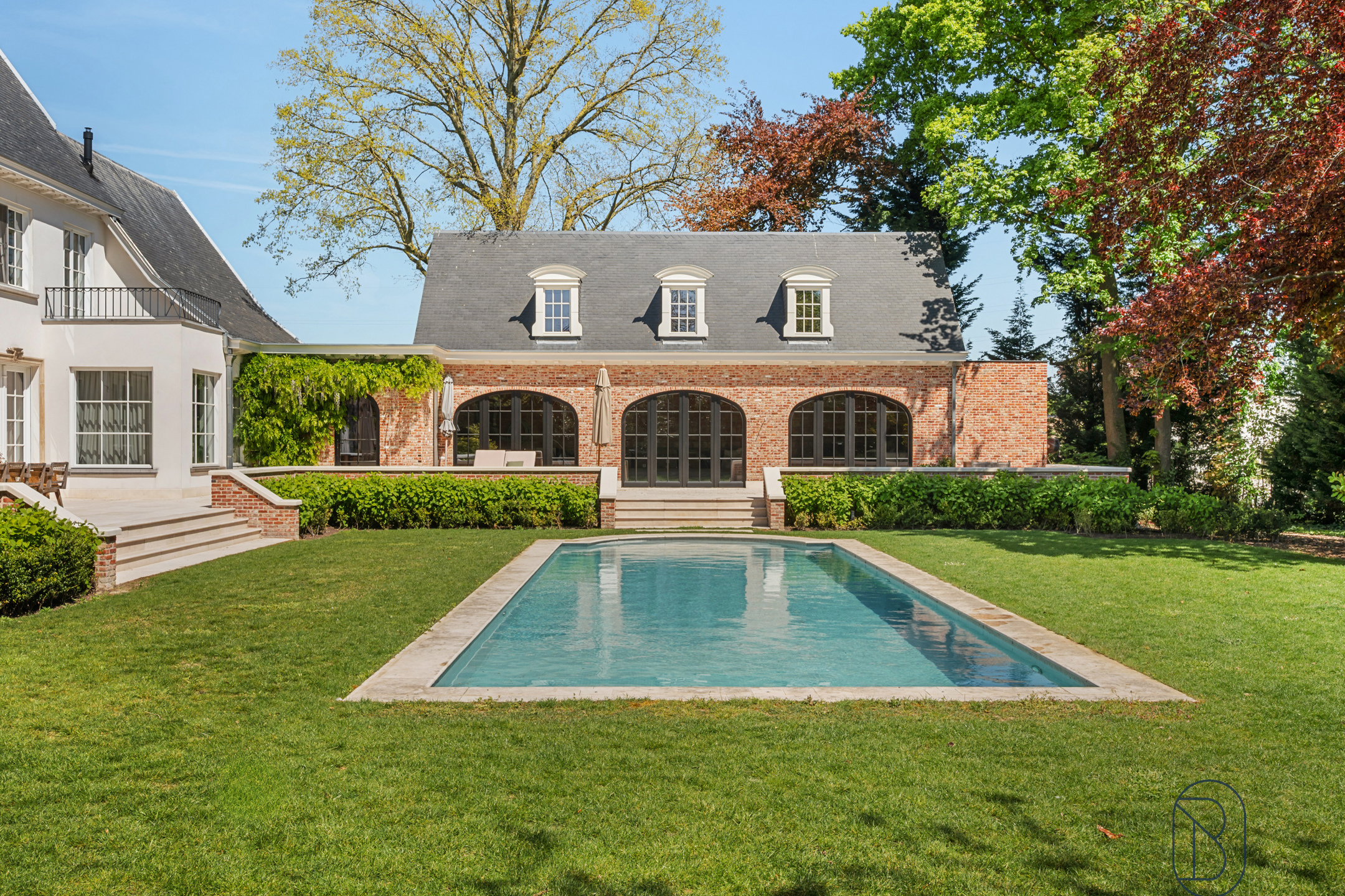 Prachtig afgewerkte franse villa met bijgebouw en zwembad - foto 4