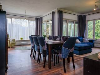 Langs het Leenhof te Assebroek ontdek je deze unieke kans op een royaal perceel van 931 m². Dit te renoveren huis biedt met haar 4 slaapkamers en...