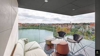 Uitzonderlijk appartement in de befaamde residentie & hotel in “La Rive - La Réserve”, met frontaal uitzicht op het Zegemeer.Dit uitzonderlijke...