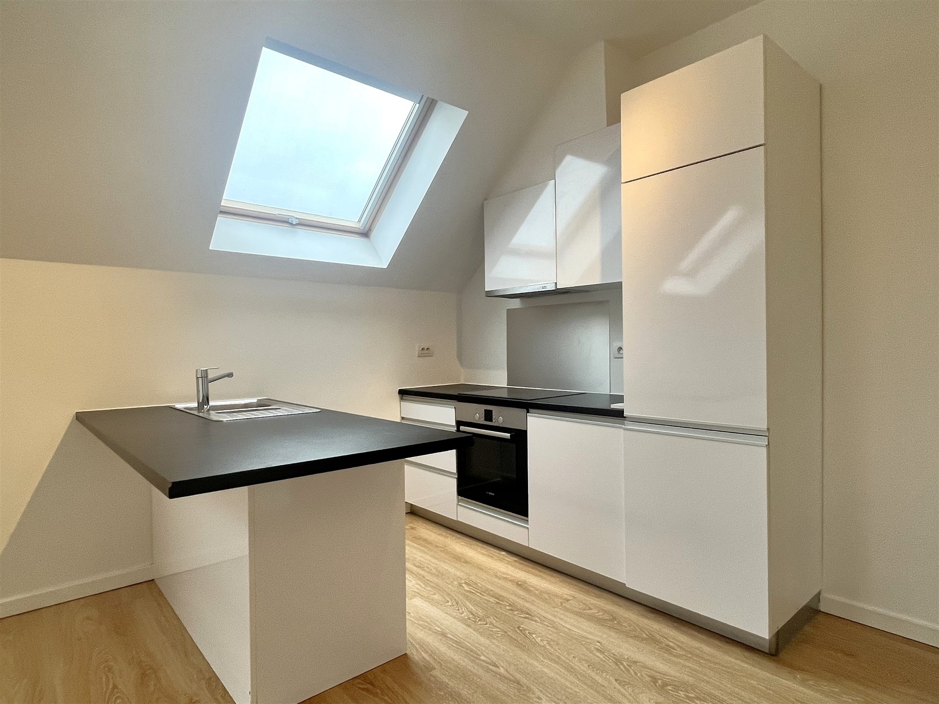 Lichtrijk appartement op toplocatie in Deurne! - foto 2