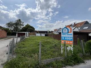 <p>Voor een bezoek of meer info, bel 054 69 39 31 - Op een rustige locatie in Liedekerke, nabij het centrum, bevindt zich dit perceel <strong>bouwgrond voor een halfopen bebouwing met een oppervlakte van 2are 63ca</strong>. De <strong>perceelbreedte bedraagt 9,10 meter</strong> en de <strong>perceeldiepte 24,4 meter</strong>. De bouwbreedte bedraagt 6,10 meter en de bouwdiepte 13 meter. De kroonlijsthoogte bedraagt 6,3 meter..</p>