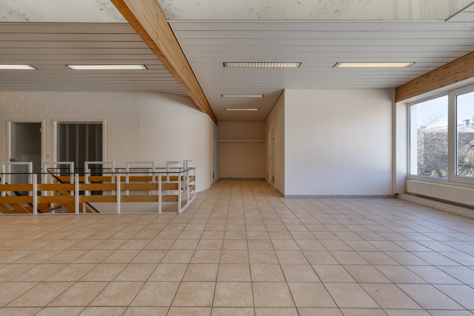 Veelzijdig handelspand van 491 m² in het centrum van Roeselare - foto 1