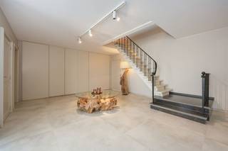 Exclusieve ruime villa op 1.965 m² - ook geschikt voor kangoeroe wonen In een rustige en aangename straat in Staden bevindt zich deze uitzonderlijke...