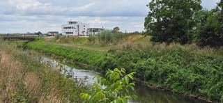 Voor een afspraak bel Kim 0473 72 33 62.<br /><br />2684ca. waarvan 649ca. bouwgrond voor HOB met zicht op Het Schulens meer.<br />Omgevingsvergunning afgeleverd door de gemeente Lummen op 04/07/2023 vind je in bijage.<br />Landelijker ligging vind je niet !<br />Rond het Schulensmeer zijn er meerdere wandel-, fiets- en mountainbikemogelijkheden. <br />Afstand tot E313/E314, 5 minuten rijden. <br />Afstand tot Lummen centrum 5 minuutjes rijden.<br /><br />U kan alle documenten raadplegen op onze website www.immobennysimons.be<br />