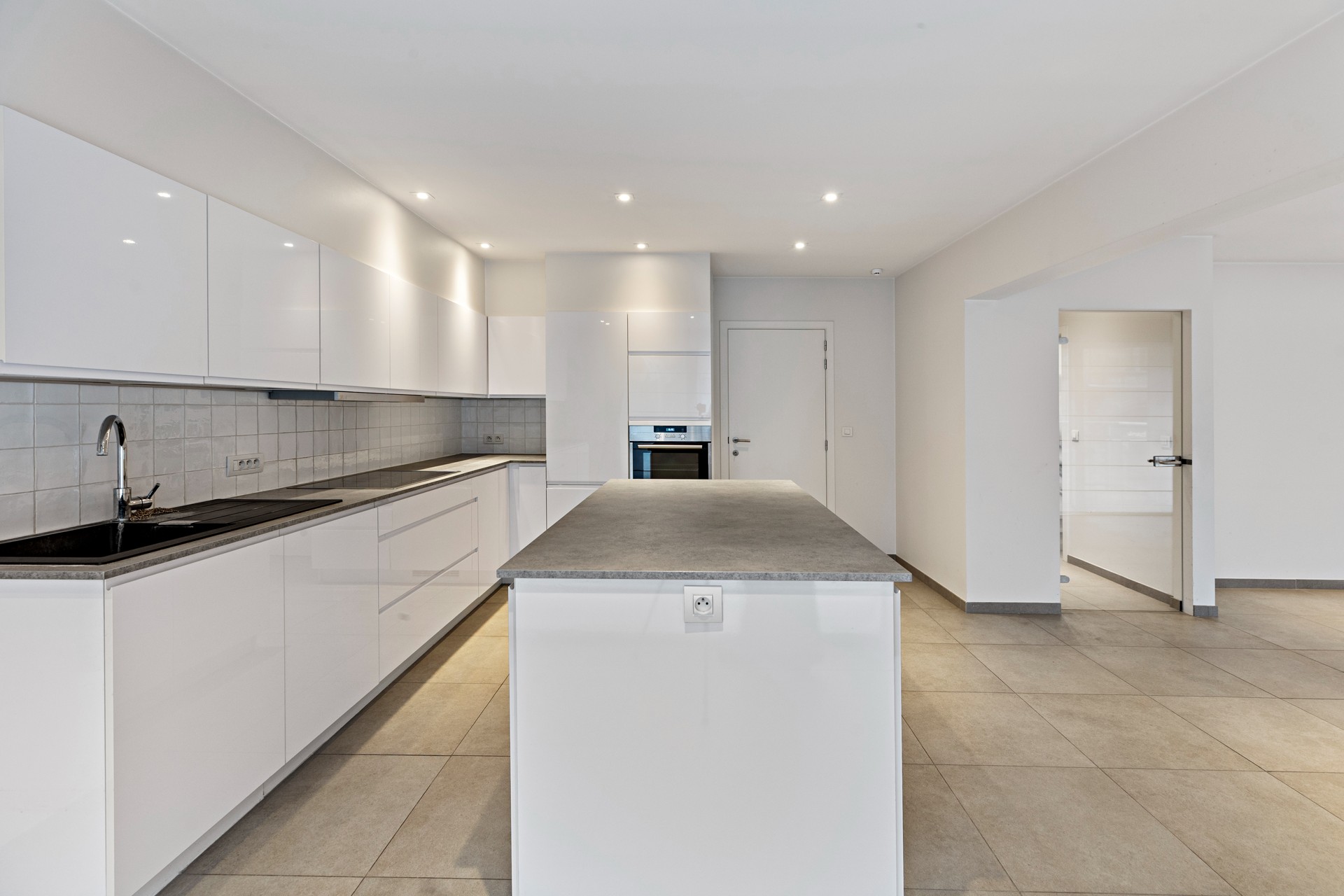 Exclusief villa-appartement met frontaal zicht op de Grote Markt van Roeselare - foto 4