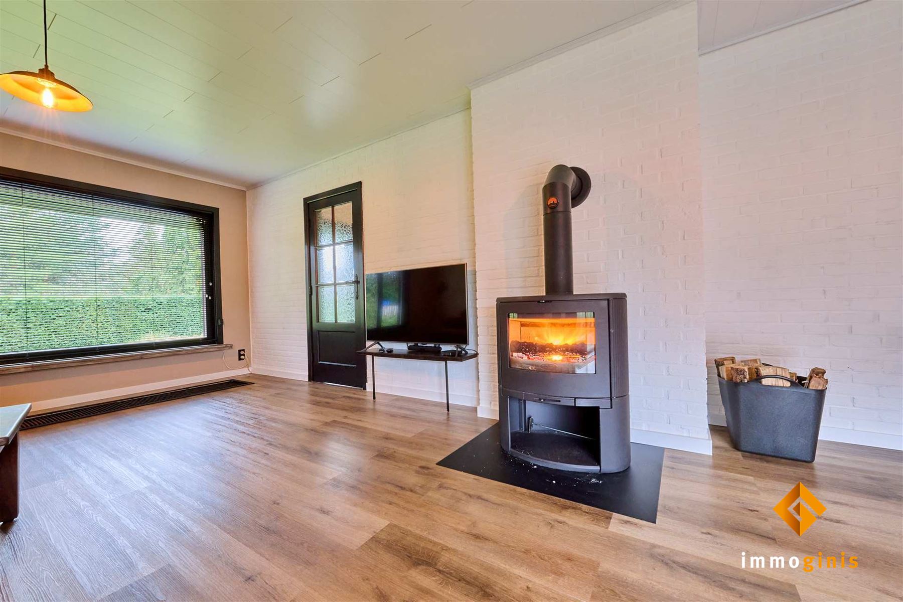 Verrassend ruime, gelijkvloerse woning met 3 slaapkamers en inpandige garage op een mooi perceel van 12a55ca!  - foto 4