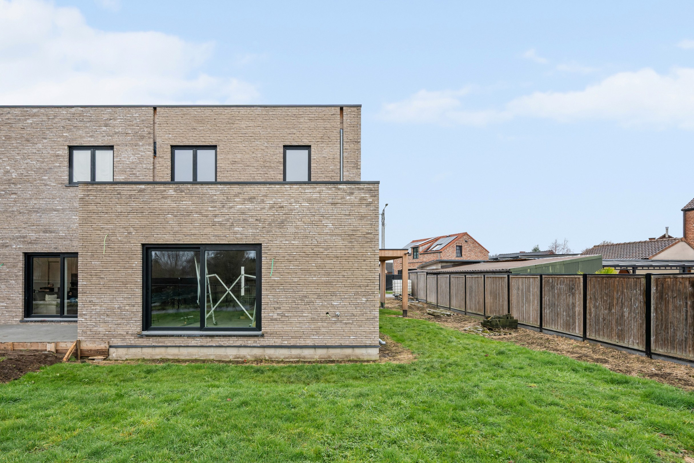 Halfopen energiezuinige nieuwbouwwoning in uiterst rustige omgeving te Paal. - foto 2