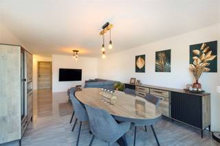 Knap gerenoveerd appartement met 2 slaapkamers én ondergrondse autostaanplaats nabij centrum Genk Omgeving:+ Gelegen op wandelafstand van het...