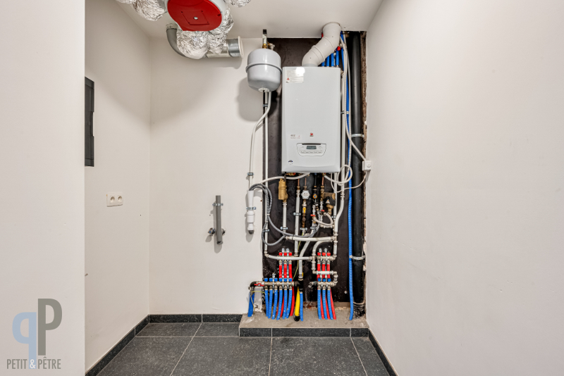 Totaal gerenoveerde woning met 4 slaapkamers en tuin - photo 4