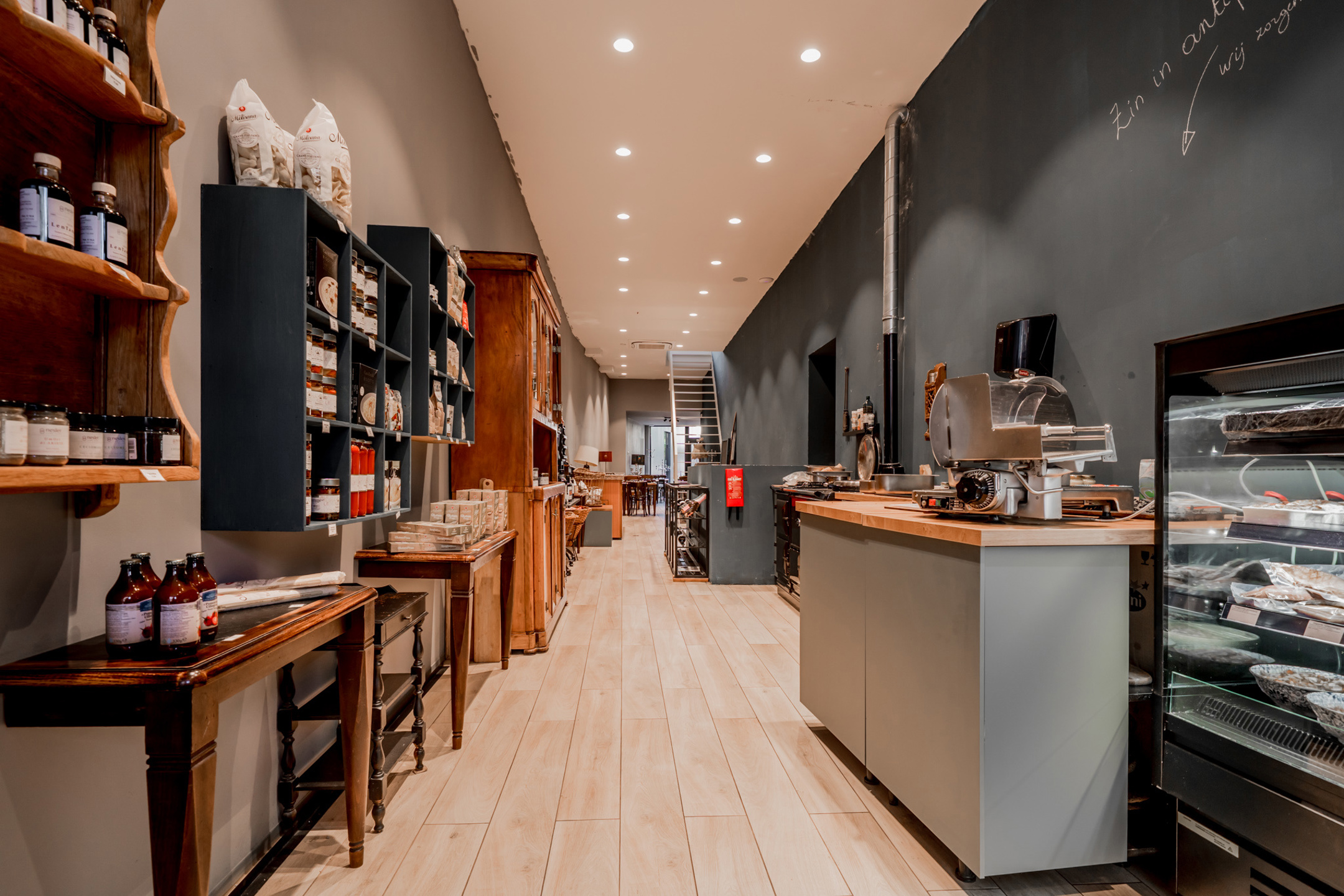 Commercieel pand met woonst op top locatie! - foto 4