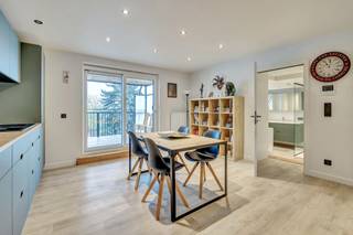 Voor meer info of een bezoek, bel 053 59 49 33 - In het centrum van Geraardsbergen vinden we dit volledig gerenoveerd appartement terug...