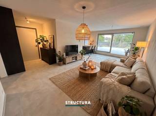 Wenst u een bezoek? Dit kan ENKEL via een open afspraak te reserveren (24/24 en 7/7 mogelijk) via de knop: "Bezoek plannen".Appartement met terras...