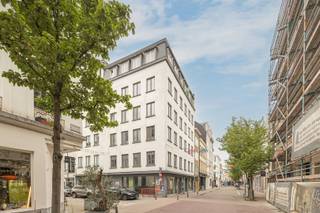 Wonen op het bruisende Zuid? Ontdek dit appartement met 1 ruime slp en een schitterende lichtinval.Gelegen midden in de Kloosterstraat, een...