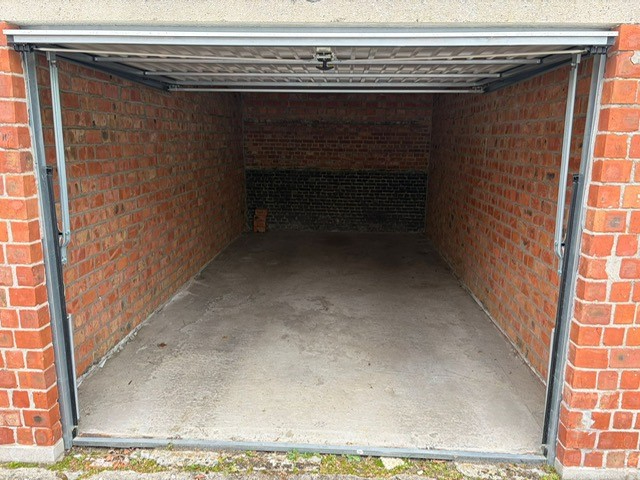 Centraal gelegen garagebox voor 1 wagen - foto 3