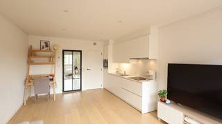 Dit appartement is gelegen op de eerste verdieping van een recent kleinschalig appartementsgebouw.Het appartement werd afgewerkt met moderne...