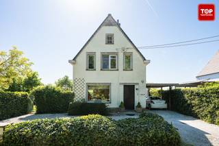 Gelegen in het charmante Astene, een deelgemeente van Deinze, geniet deze op te frissen woning van een uitstekende ligging waar rust en...