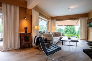 Ontdek dit prachtige domein van circa 96 are gelegen in het prestigieuze Herent, perfect tussen de bruisende steden Brussel en Leuven.De villa biedt...