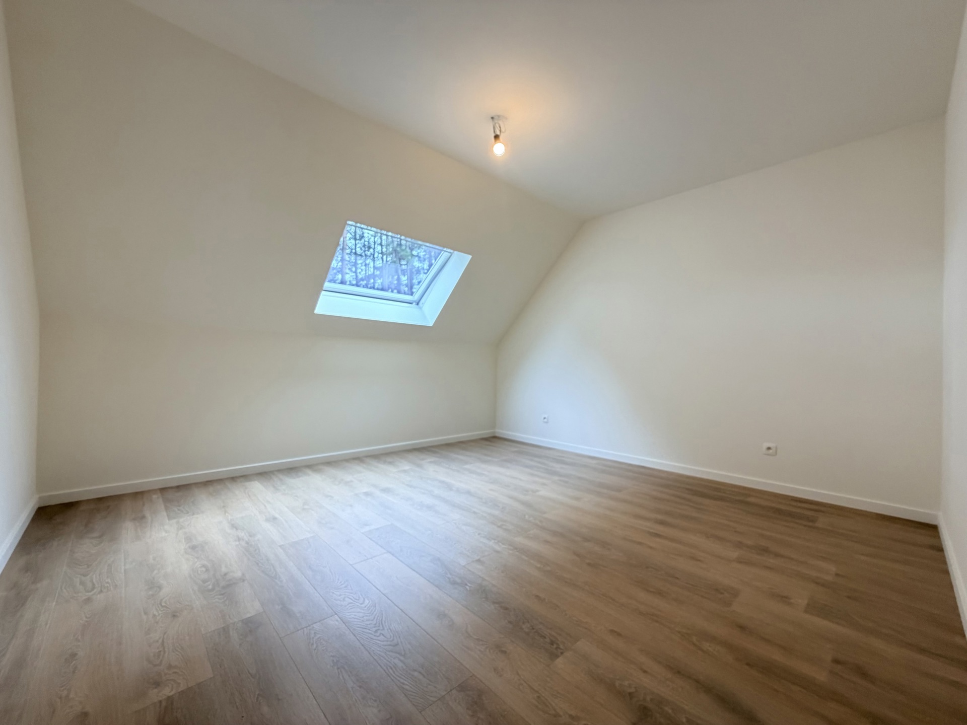 Moderne halfopen bebouwing met 3 slaapkamers in rustige wijk - foto 5