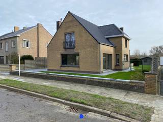 Comfortabele & volledig vernieuwde woning met garage & tuin! Gelegen in een rustige wijk in Sint-Pieters, net buiten het historische centrum...