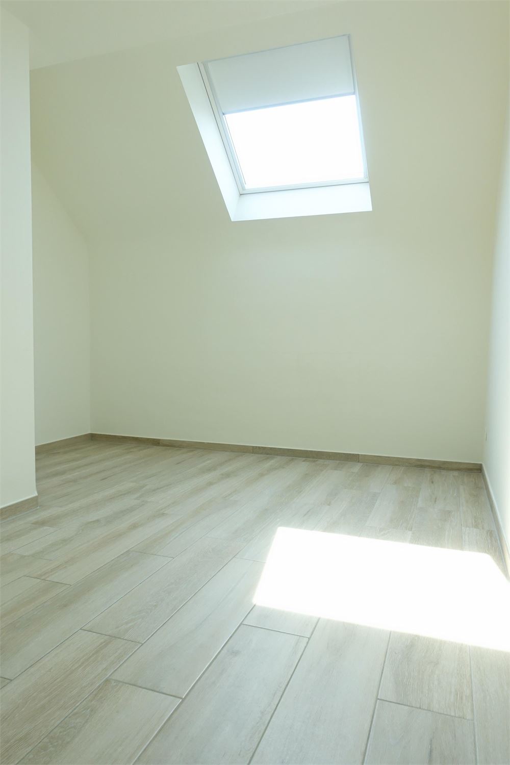 Centraal gelegen appartement met zicht op de vaart ,2 slaapkamers, terras en afgesloten staanplaats. - foto 5