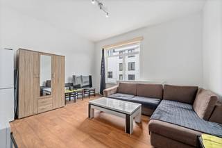 <p>Op een centrale en goed gelegen locatie in Gent bevindt zich deze opbrengsteigendom met vier afzonderlijke studio’s.</p>
<p>Alle eenheden zijn volledig verhuurd aan betrouwbare huurders, wat zorgt voor directe en stabiele inkomsten.Deze investering biedt een netto rendement van 5%, ideaal voor wie op zoek is naar een zorgeloze en rendabele vastgoedbelegging in de Gentse binnenstad.</p>
<p>De Kartuizerlaan staat bekend om haar goede bereikbaarheid, nabijheid van openbaar vervoer, en de aantrekkelijke woonomgeving voor studenten en jonge professionals.<br /><br />Elke studio beschikt over een eigen keuken en badkamer. Er zijn twee studio's die een mogelijkheid hebben tot een tweede slaapkamer/berging.<br /><br />Bent u opzoek naar een opbrengsteigendom in Gent met een aantrekkelijk rendement van 5%? Neem dan zeker contact met ons op!</p>
<p> </p>