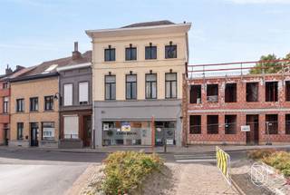 <p>Deze eigendom is TOPgelegen aan de Passage en aan de Sint-Hermesbasiliek en biedt veel potentieel.</p><p>Grote herenwoning genietend van prachtige uitzichten, op een toplocatie. <br />Aangename grote ruimtes, enorm veel potentieel. <br />INDELING: inkom en traphal, diverse kantoorruimtes, leefruimte, keuken, extra groot bijgebouw + verdiep, 5 slaapkamers en grote zolder.</p><p>Ideale gezinswoning, kantoren/burelen/praktijk of als investering.</p><p>Goede investering op een TOPLOCATIE.</p><p>Bezoek na afspraak met Immo Beguin: info@immobeguin.be</p>