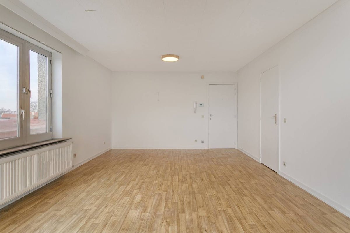 Instapklaar en lichtrijk appartement met garage in Roeselare - foto 3