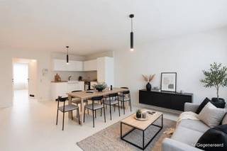 <p><span>Gerenoveerd 2-slaapkamerappartement ideaal voor starters of investeerders</span></p><p><span>Instapklaar en gerenoveerd appartement van ca. 91 m², gelegen op een vlot bereikbare locatie op het Kiel in Antwerpen. Het appartement beschikt over een ruime en lichtrijke leefruimte met open keuken, een apart toilet, een zeer ruime hoofdslaapkamer en een tweede slaapkamer met praktische ingebouwde berging. U geniet hier van een vlotte bereikbaarheid en de nabijheid van winkels, openbaar vervoer en andere voorzieningen.</span></p><p><span>Dankzij de goede ligging, hedendaagse afwerking en praktische indeling is dit appartement zowel geschikt voor eigen bewoning als een uitstekende investering. Het appartement is momenteel verhuurd, waardoor het bijzonder interessant is voor investeerders die op zoek zijn naar een verhuurd en rendabel pand met onmiddellijk huurinkomen.</span></p><p><span>Een mooie opportuniteit voor zowel beginnende als ervaren vastgoedinvesteerders.</span></p><p><span> </span></p>