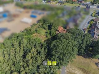 <span><strong>BOUWGROND MET MOGELIJKHEID TOT HET VERKAVELEN IN 2 HALF-OPEN EN 2 OPEN BEBOUWINGEN MET EEN TOTALE OPPERVLAKTE VAN 29A TE ELLIKOM<br /><br /></strong><span>Dit perceel biedt een unieke kans voor wie op zoek is naar een bouwproject in een landelijke omgeving. <strong>Na afbraak van de bestaande woning</strong> kan dit perceel verkaveld worden in vier loten.<br /><br />BELANGRIJKSTE KENMERKEN:<br />- Bestemming volgens gewestplan: deels woongebied met landelijk karakter en deels woonuitbreidingsgebied.<br />- Algemene voorschriften: gewestplan van toepassing.<br /><br />Voor de realisatie van de woningen dient de koper zelf een omgevings- en/of verkavelingsvergunning aan te vragen; er is momenteel geen vergunning aangevraagd door de verkoper.<br /><br />Dit perceel biedt een uitstekende gelegenheid voor wie zelf invulling wil geven aan een nieuwbouwproject in een rustige en groene omgeving. <br /><br /></span>Bekijkt u deze advertentie via een aanverwante vastgoedsite, surf dan zeker naar onze website <strong>www.N78vastgoed.be</strong> voor een uitgebreide beschrijving en foto's. Meer info: <strong>+32 (0)89 86 18 88</strong> of <strong>info@N78vastgoed.be</strong>.</span>