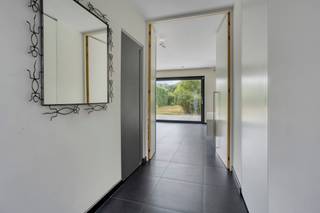 Welkom in deze instapklare en prachtig onderhouden villa, gelegen in een rustige en groene omgeving te Kampenhout. De woning werd gebouwd in 2010...